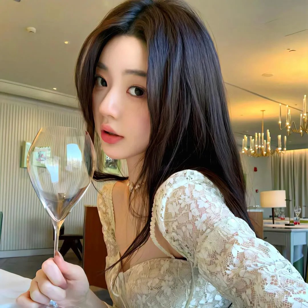 模仿女孩
